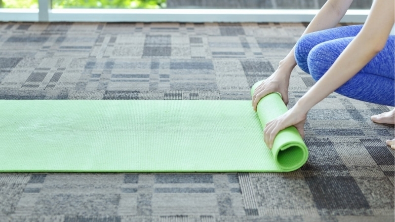 How Pile Type Decides the Best Yoga Mat for Carpets
