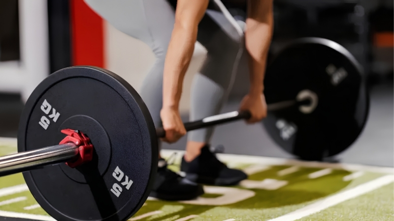How to Choose a Powerlifting Barbell