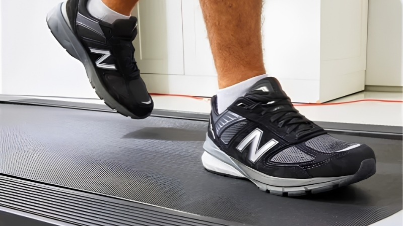 How to Choose the Best Shoes for Walking on Treadmill